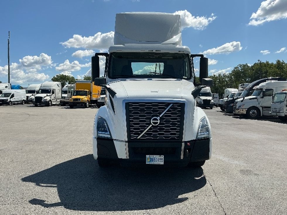 Day Cab Tractor-Heavy Duty Tractors-Volvo-2020-VNL64T300-East Chicago-IN-188,871\n\t\tmiles-$ 61,500 - Image 2