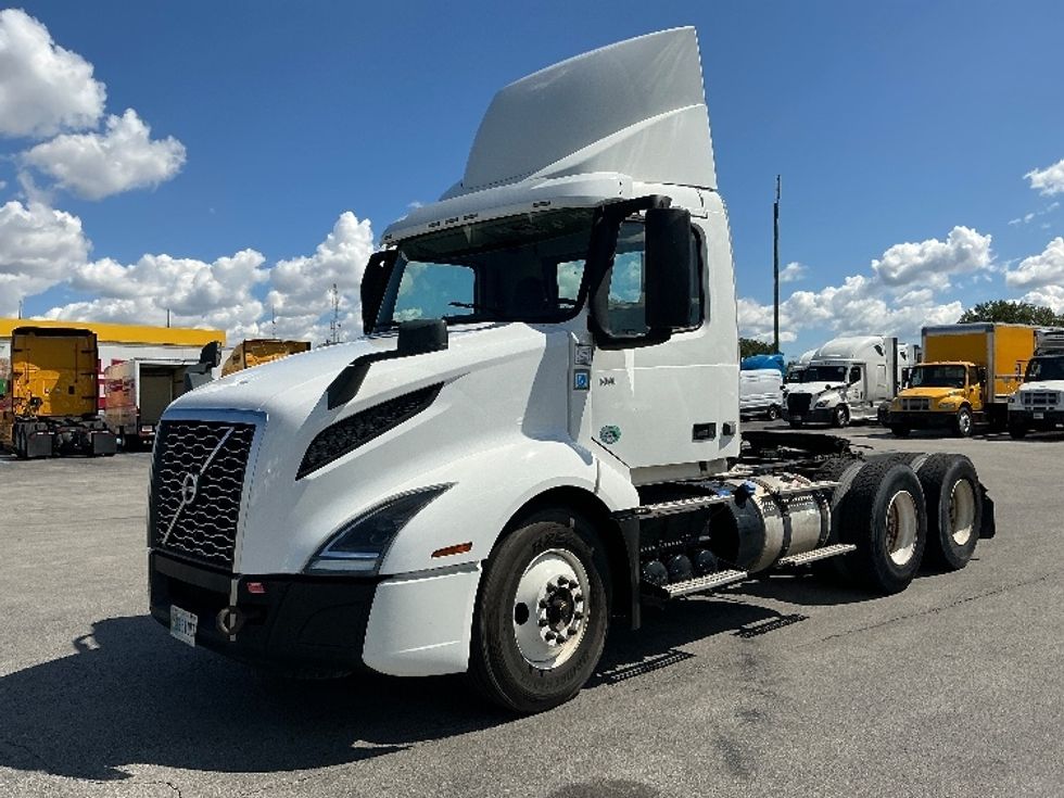 Day Cab Tractor-Heavy Duty Tractors-Volvo-2020-VNL64T300-East Chicago-IN-188,871\n\t\tmiles-$ 61,500 - Image 3