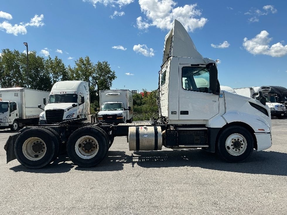 Day Cab Tractor-Heavy Duty Tractors-Volvo-2020-VNL64T300-East Chicago-IN-188,871\n\t\tmiles-$ 61,500 - Image 8