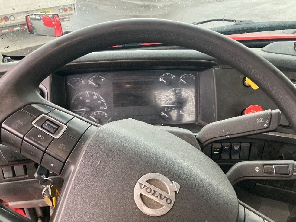 Day Cab Tractor-Heavy Duty Tractors-Volvo-2020-VNL64T300-Fitchburg-MA-273,116\n\t\tmiles-$ 63,000 - Image 10