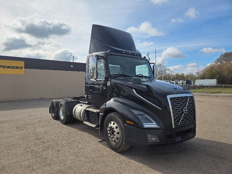 Day Cab Tractor-Heavy Duty Tractors-Volvo-2020-VNL64T300-Flint-MI-290,833\n\t\tmiles-$ 50,750 - Image 1