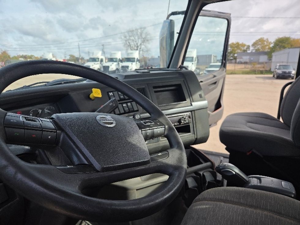 Day Cab Tractor-Heavy Duty Tractors-Volvo-2020-VNL64T300-Flint-MI-290,833\n\t\tmiles-$ 50,750 - Image 10