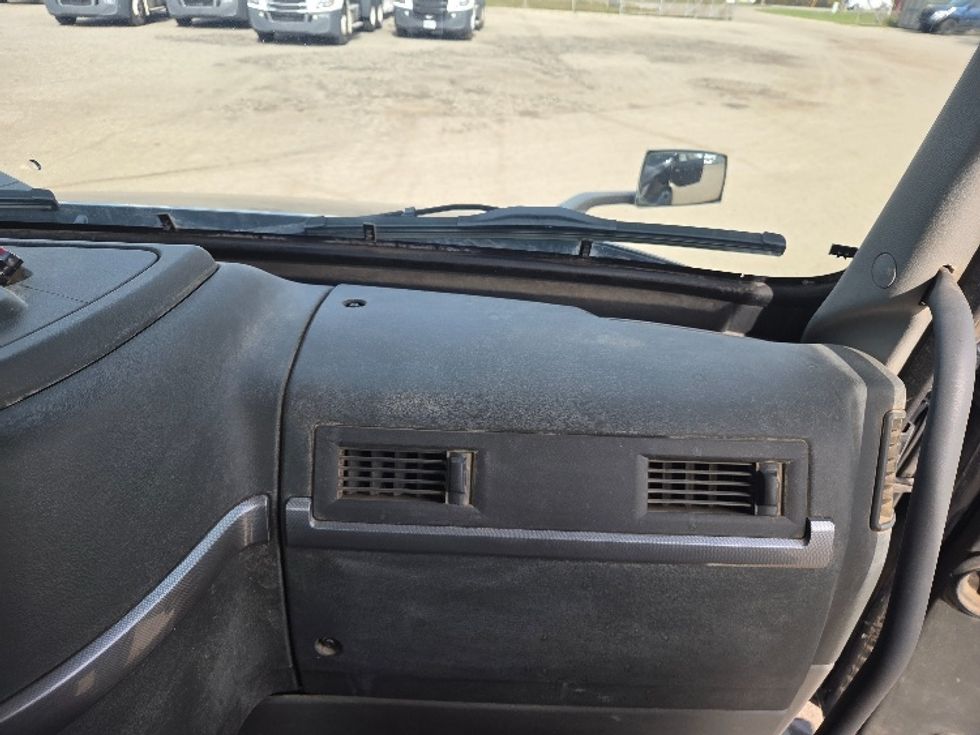 Day Cab Tractor-Heavy Duty Tractors-Volvo-2020-VNL64T300-Flint-MI-290,833\n\t\tmiles-$ 50,750 - Image 13