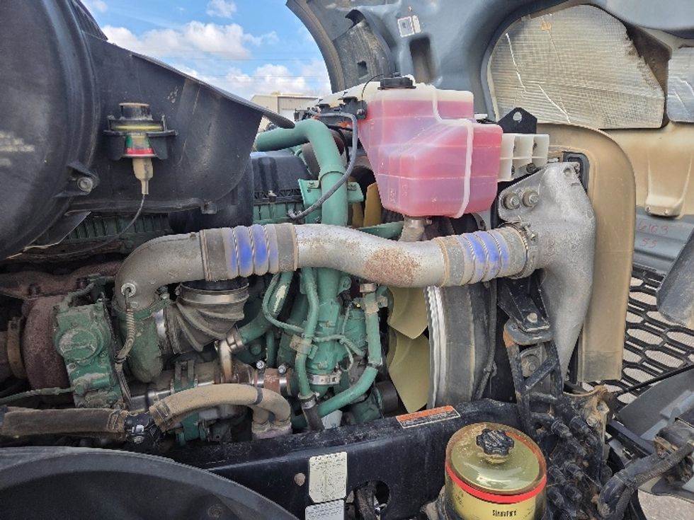 Day Cab Tractor-Heavy Duty Tractors-Volvo-2020-VNL64T300-Flint-MI-290,833\n\t\tmiles-$ 50,750 - Image 15