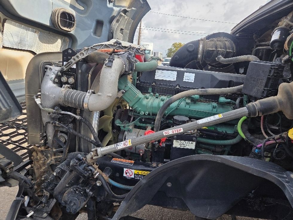 Day Cab Tractor-Heavy Duty Tractors-Volvo-2020-VNL64T300-Flint-MI-290,833\n\t\tmiles-$ 50,750 - Image 16