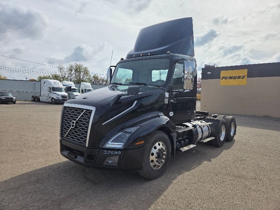 2020 Volvo Truck VNL photo 3