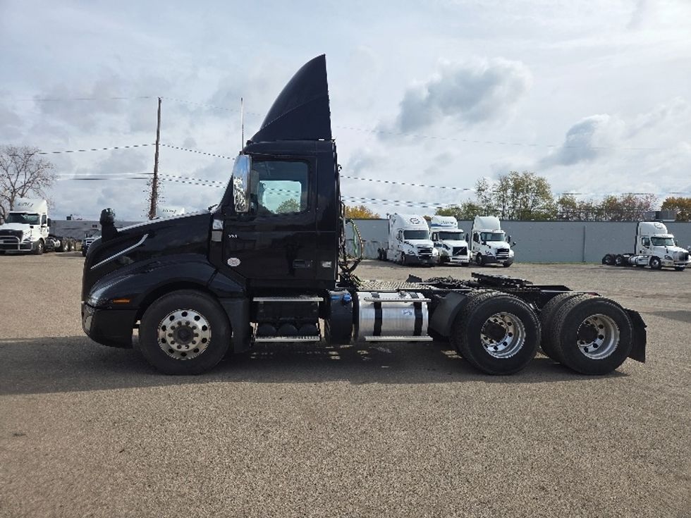 2020 Volvo Truck VNL photo 4