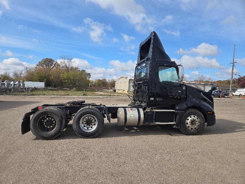 Day Cab Tractor-Heavy Duty Tractors-Volvo-2020-VNL64T300-Flint-MI-290,833\n\t\tmiles-$ 50,750 - Image 9