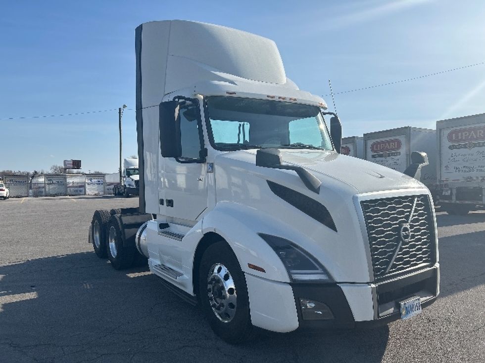 Day Cab Tractor-Heavy Duty Tractors-Volvo-2020-VNL64T300-Fort Wayne-IN-393,998\n\t\tmiles-$ 54,250 - Image 1