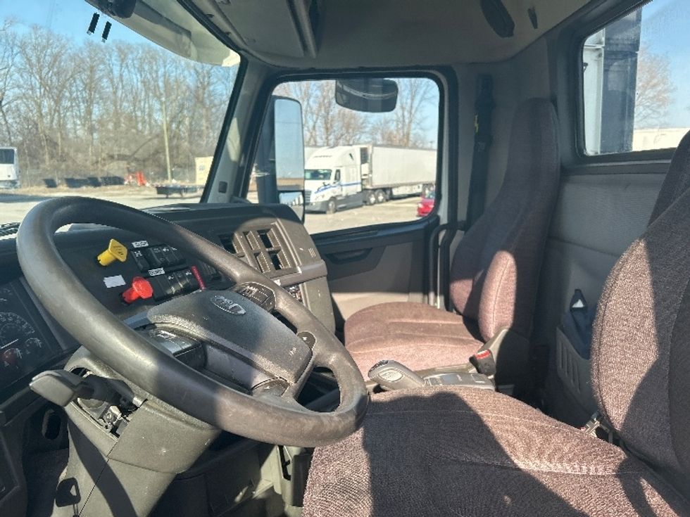 Day Cab Tractor-Heavy Duty Tractors-Volvo-2020-VNL64T300-Fort Wayne-IN-393,998\n\t\tmiles-$ 54,250 - Image 10