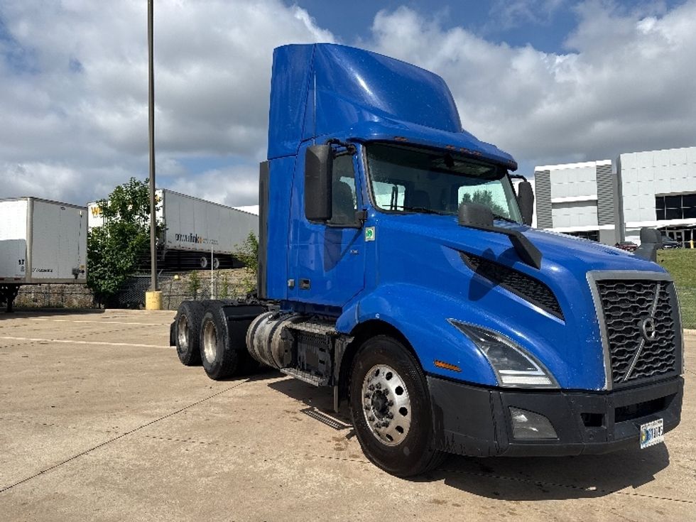 Day Cab Tractor-Heavy Duty Tractors-Volvo-2020-VNL64T300-Grand Prairie-TX-835,462\n\t\tmiles-$ 26,500 - Image 1