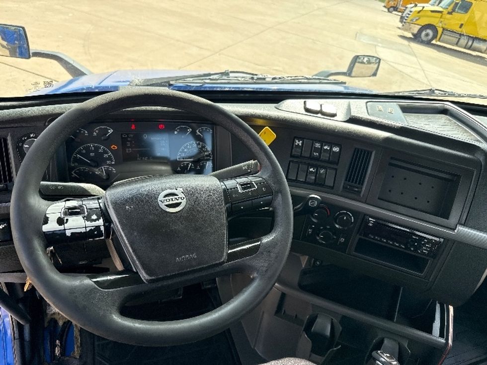 Day Cab Tractor-Heavy Duty Tractors-Volvo-2020-VNL64T300-Grand Prairie-TX-835,462\n\t\tmiles-$ 26,500 - Image 11