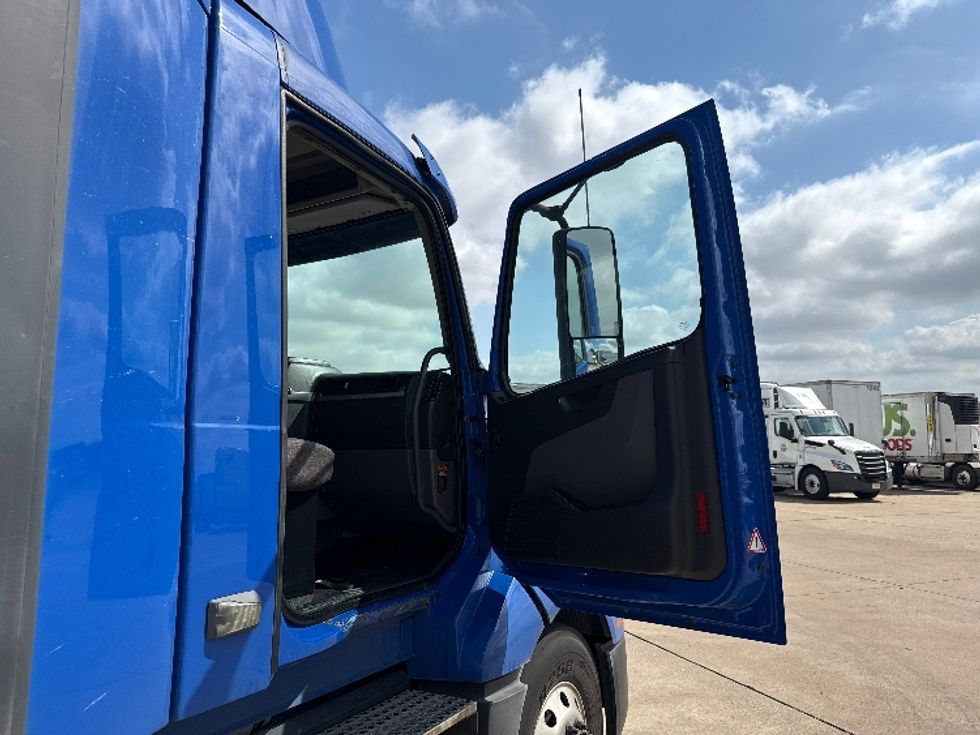Day Cab Tractor-Heavy Duty Tractors-Volvo-2020-VNL64T300-Grand Prairie-TX-835,462\n\t\tmiles-$ 26,500 - Image 12
