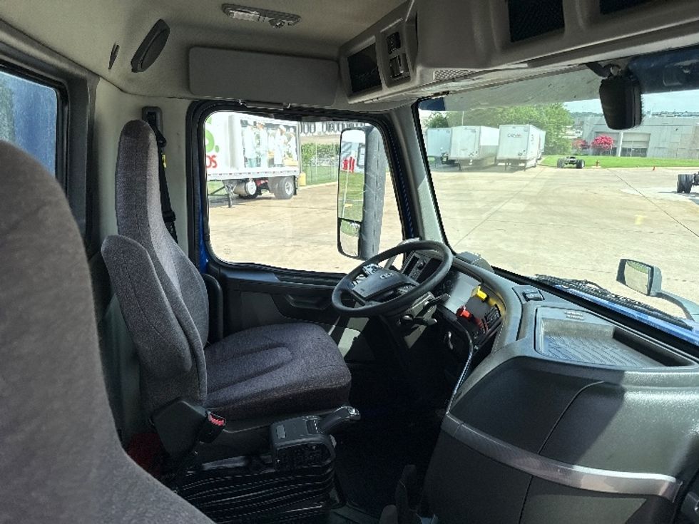 Day Cab Tractor-Heavy Duty Tractors-Volvo-2020-VNL64T300-Grand Prairie-TX-835,462\n\t\tmiles-$ 26,500 - Image 14