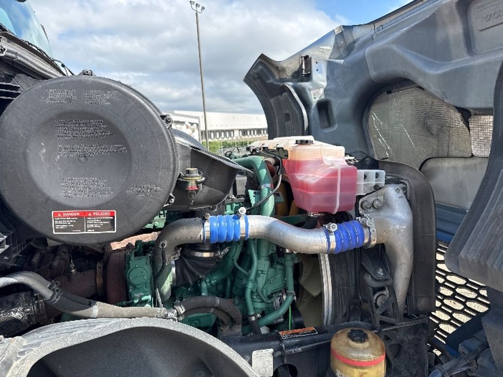 Day Cab Tractor-Heavy Duty Tractors-Volvo-2020-VNL64T300-Grand Prairie-TX-835,462\n\t\tmiles-$ 26,500 - Image 15