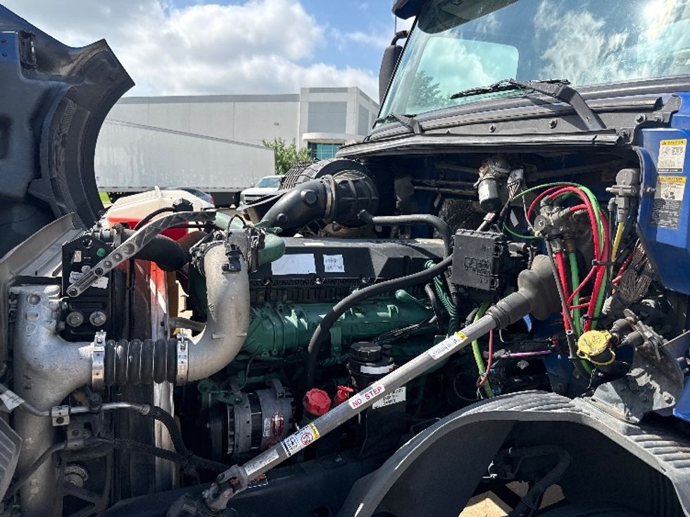 Day Cab Tractor-Heavy Duty Tractors-Volvo-2020-VNL64T300-Grand Prairie-TX-835,462\n\t\tmiles-$ 26,500 - Image 16