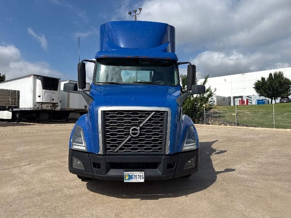 Day Cab Tractor-Heavy Duty Tractors-Volvo-2020-VNL64T300-Grand Prairie-TX-835,462\n\t\tmiles-$ 26,500 - Image 2