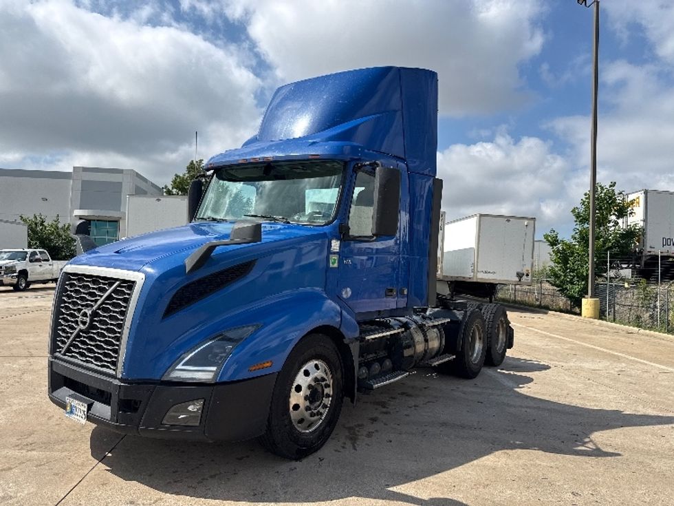 Day Cab Tractor-Heavy Duty Tractors-Volvo-2020-VNL64T300-Grand Prairie-TX-835,462\n\t\tmiles-$ 26,500 - Image 3