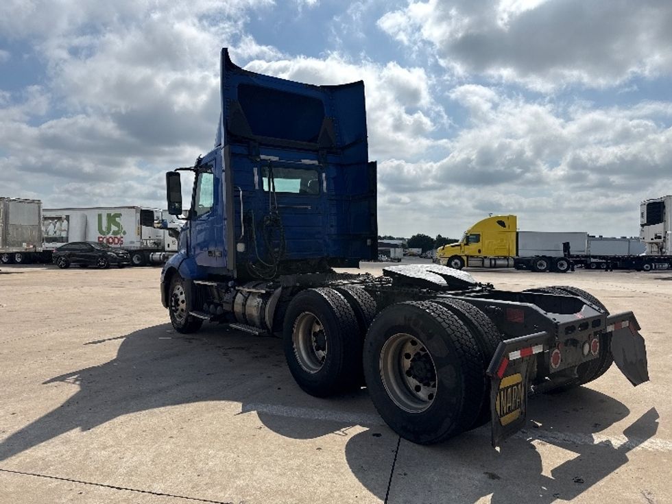 Day Cab Tractor-Heavy Duty Tractors-Volvo-2020-VNL64T300-Grand Prairie-TX-835,462\n\t\tmiles-$ 26,500 - Image 5
