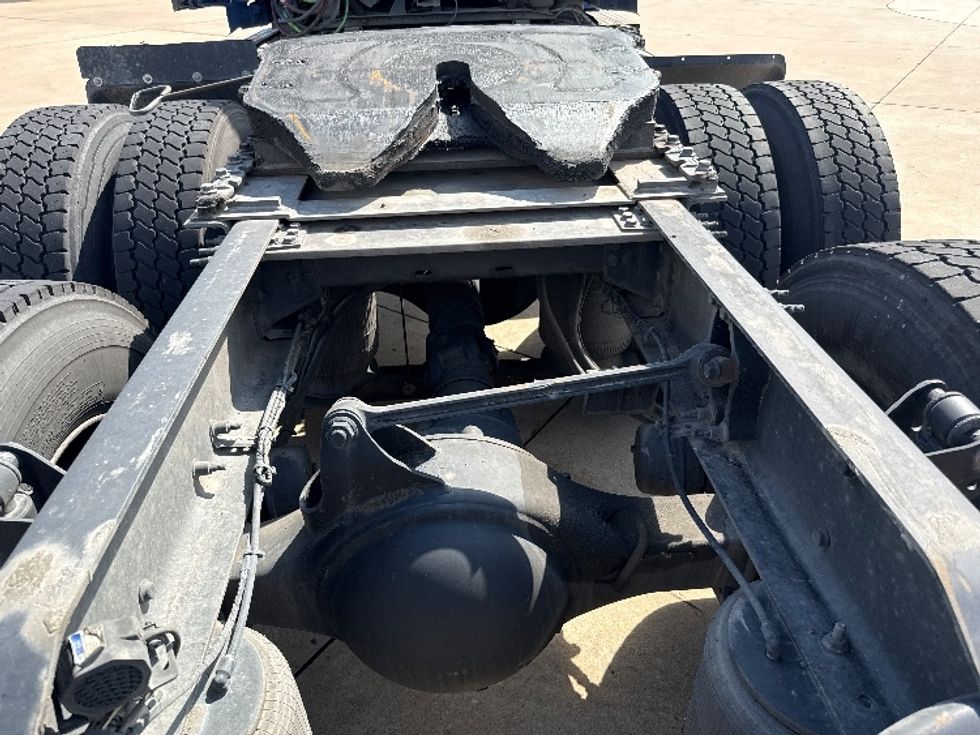 Day Cab Tractor-Heavy Duty Tractors-Volvo-2020-VNL64T300-Grand Prairie-TX-835,462\n\t\tmiles-$ 26,500 - Image 6