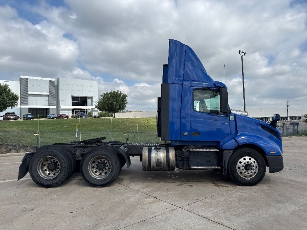 Day Cab Tractor-Heavy Duty Tractors-Volvo-2020-VNL64T300-Grand Prairie-TX-835,462\n\t\tmiles-$ 26,500 - Image 8
