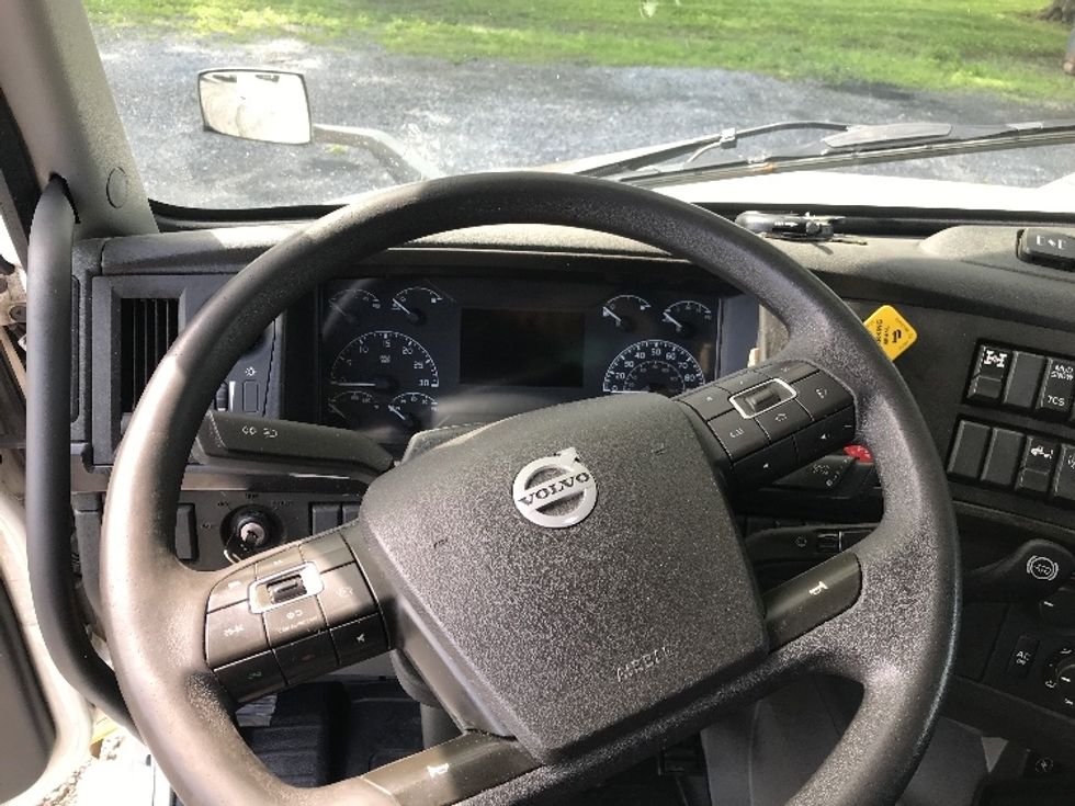 Day Cab Tractor-Heavy Duty Tractors-Volvo-2020-VNL64T300-Harrisburg-PA-417,855\n\t\tmiles-$ 47,250 - Image 11