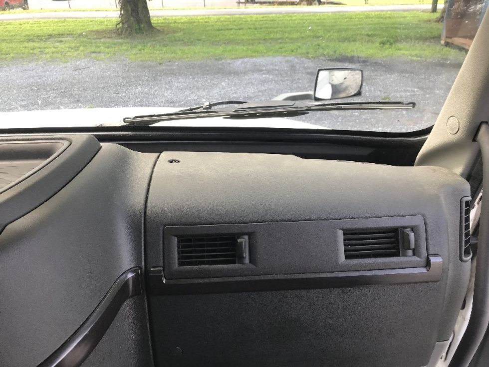 Day Cab Tractor-Heavy Duty Tractors-Volvo-2020-VNL64T300-Harrisburg-PA-417,855\n\t\tmiles-$ 47,250 - Image 13