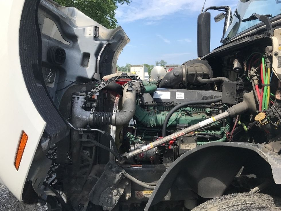 Day Cab Tractor-Heavy Duty Tractors-Volvo-2020-VNL64T300-Harrisburg-PA-417,855\n\t\tmiles-$ 47,250 - Image 16