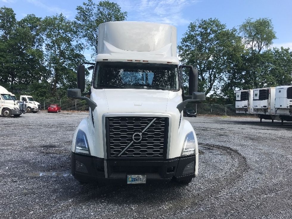 Day Cab Tractor-Heavy Duty Tractors-Volvo-2020-VNL64T300-Harrisburg-PA-417,855\n\t\tmiles-$ 47,250 - Image 2