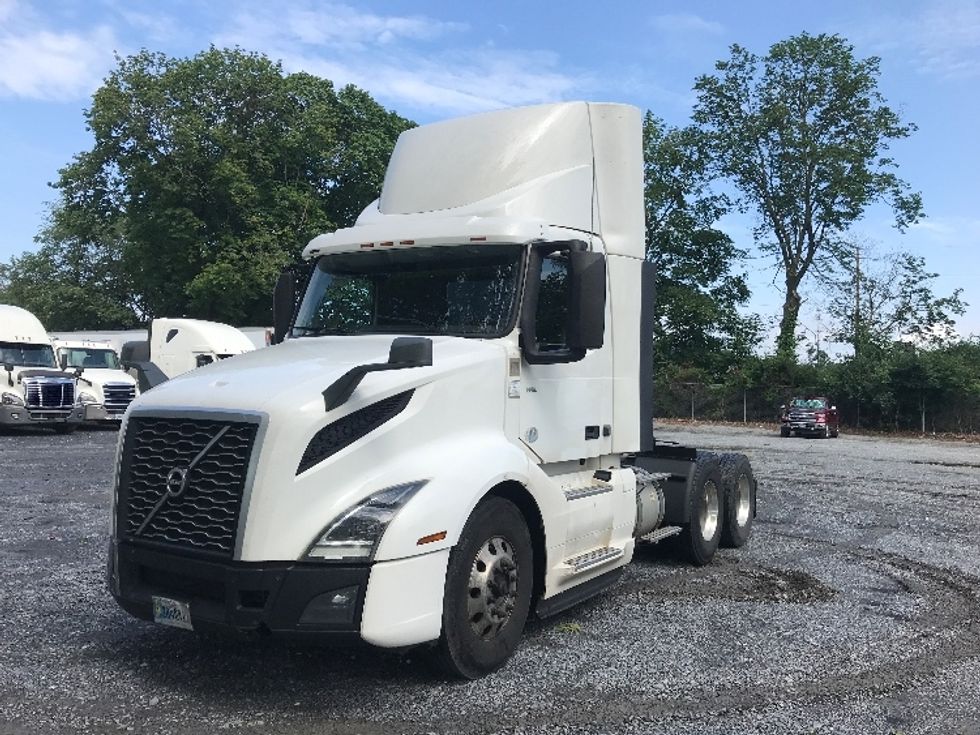 Day Cab Tractor-Heavy Duty Tractors-Volvo-2020-VNL64T300-Harrisburg-PA-417,855\n\t\tmiles-$ 47,250 - Image 3