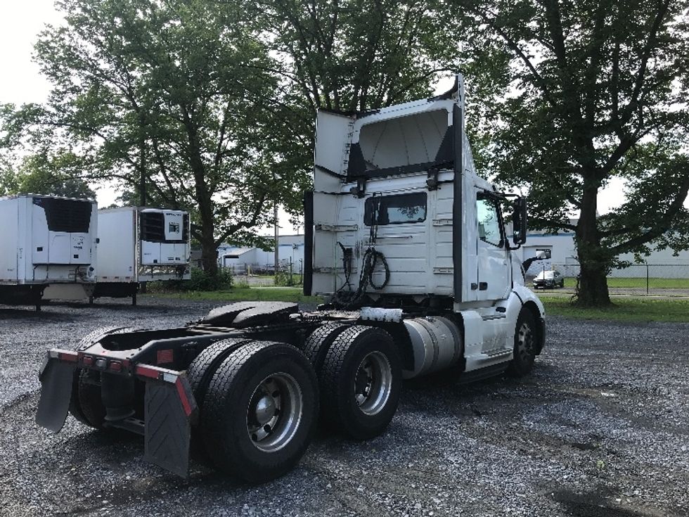 Day Cab Tractor-Heavy Duty Tractors-Volvo-2020-VNL64T300-Harrisburg-PA-417,855\n\t\tmiles-$ 47,250 - Image 7