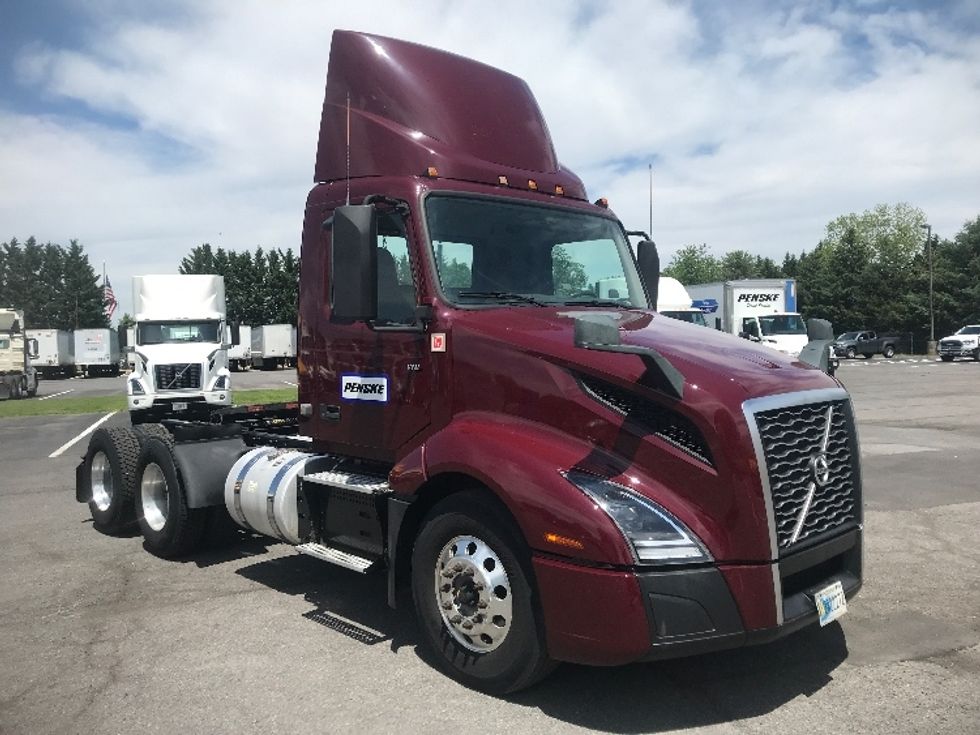 Day Cab Tractor-Heavy Duty Tractors-Volvo-2020-VNL64T300-Harrisburg-PA-435,564\n\t\tmiles-$ 44,750 - Image 1