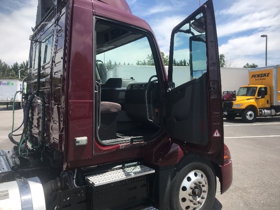 Day Cab Tractor-Heavy Duty Tractors-Volvo-2020-VNL64T300-Harrisburg-PA-435,564\n\t\tmiles-$ 44,750 - Image 12