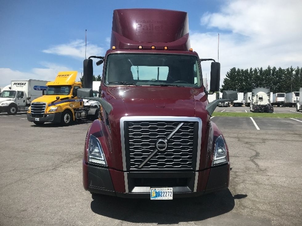 Day Cab Tractor-Heavy Duty Tractors-Volvo-2020-VNL64T300-Harrisburg-PA-435,564\n\t\tmiles-$ 44,750 - Image 2