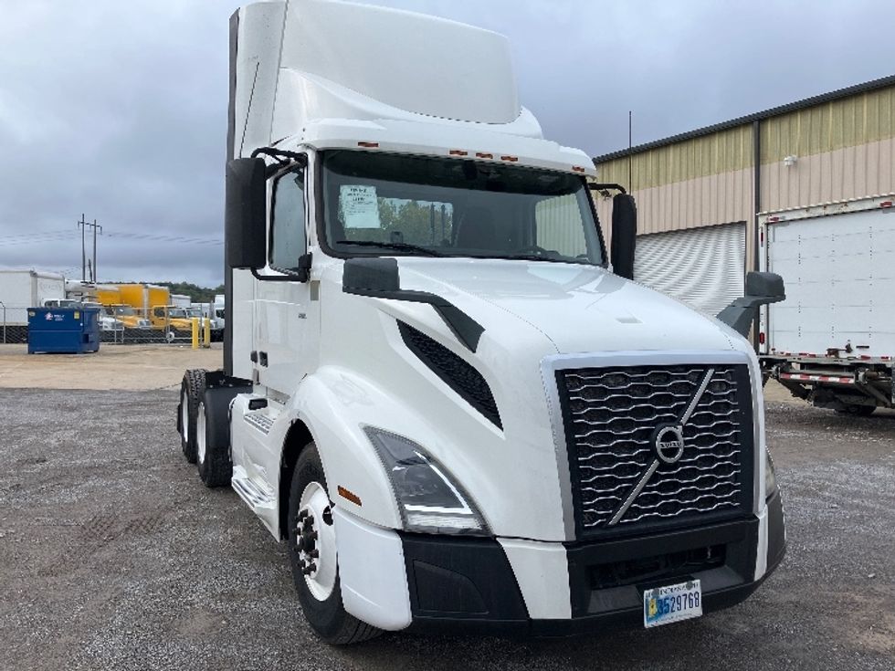 Day Cab Tractor-Heavy Duty Tractors-Volvo-2020-VNL64T300-Hueytown-AL-682,925\n\t\tmiles-$ 29,500 - Image 1