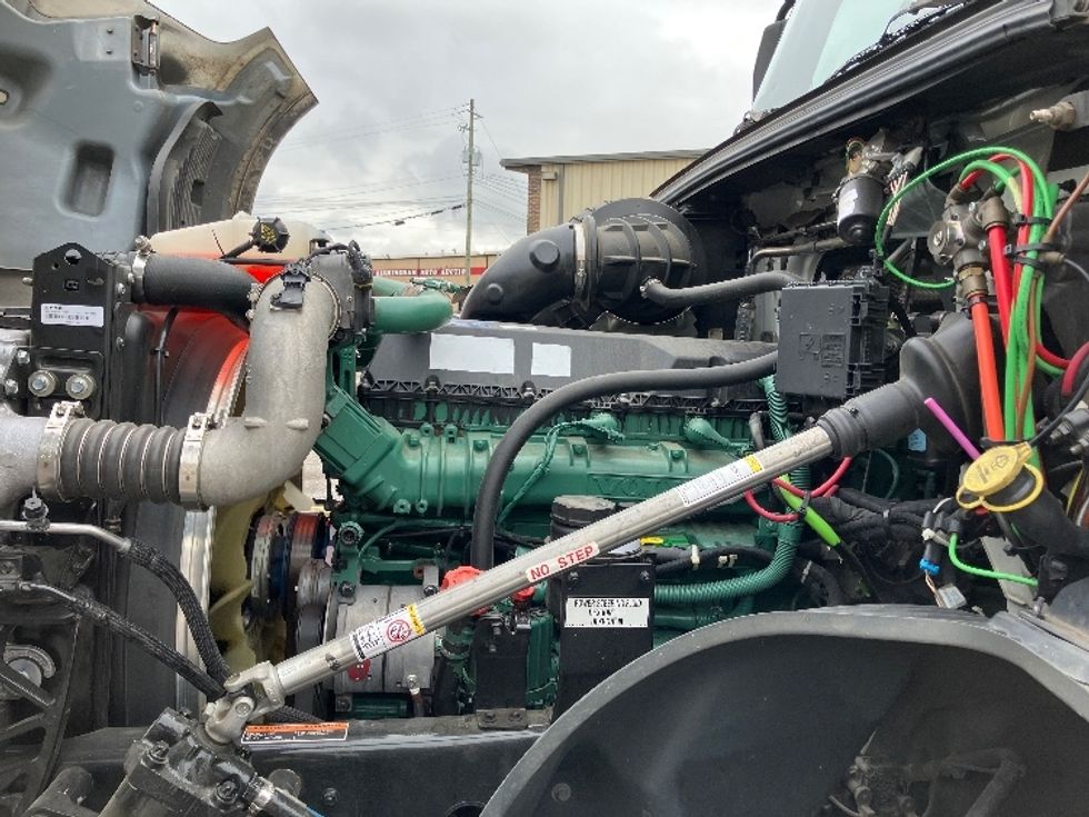 Day Cab Tractor-Heavy Duty Tractors-Volvo-2020-VNL64T300-Hueytown-AL-682,925\n\t\tmiles-$ 29,500 - Image 16