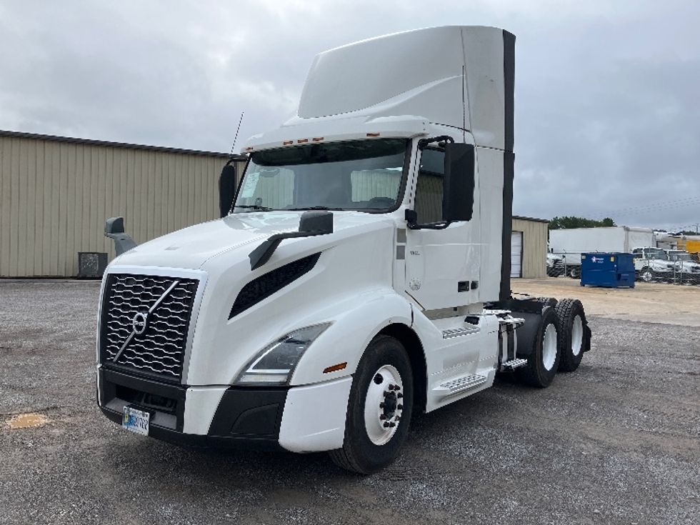 Day Cab Tractor-Heavy Duty Tractors-Volvo-2020-VNL64T300-Hueytown-AL-682,925\n\t\tmiles-$ 29,500 - Image 3