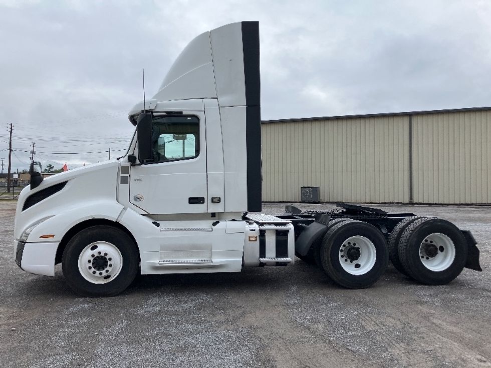 Day Cab Tractor-Heavy Duty Tractors-Volvo-2020-VNL64T300-Hueytown-AL-682,925\n\t\tmiles-$ 29,500 - Image 4