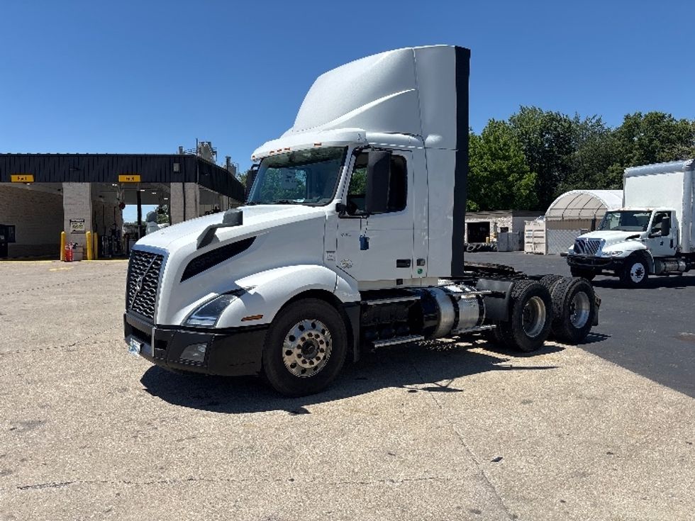 Day Cab Tractor-Heavy Duty Tractors-Volvo-2020-VNL64T300-Indianapolis-IN-560,001\n\t\tmiles-$ 32,500 - Image 3