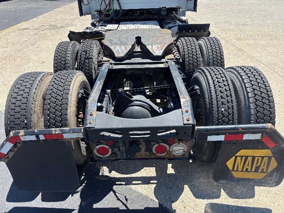 Day Cab Tractor-Heavy Duty Tractors-Volvo-2020-VNL64T300-Indianapolis-IN-560,001\n\t\tmiles-$ 32,500 - Image 6