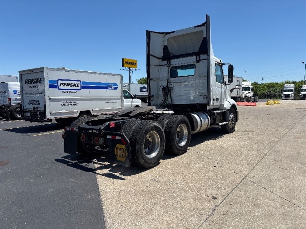 Day Cab Tractor-Heavy Duty Tractors-Volvo-2020-VNL64T300-Indianapolis-IN-560,001\n\t\tmiles-$ 32,500 - Image 7