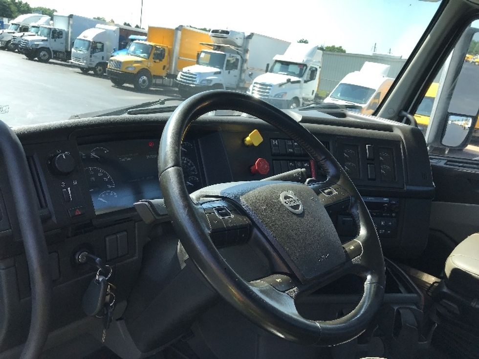 Day Cab Tractor-Heavy Duty Tractors-Volvo-2020-VNL64T300-Lancaster-PA-308,398\n\t\tmiles-$ 52,500 - Image 11