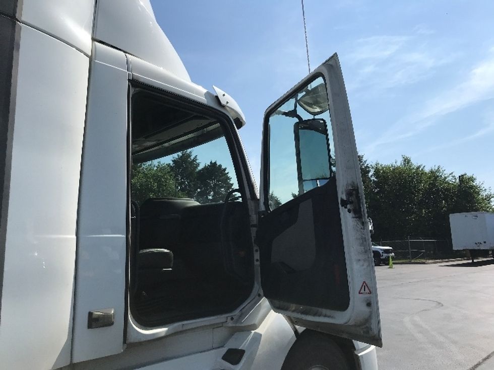 Day Cab Tractor-Heavy Duty Tractors-Volvo-2020-VNL64T300-Lancaster-PA-308,398\n\t\tmiles-$ 52,500 - Image 12