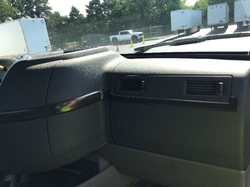 Day Cab Tractor-Heavy Duty Tractors-Volvo-2020-VNL64T300-Lancaster-PA-308,398\n\t\tmiles-$ 52,500 - Image 13