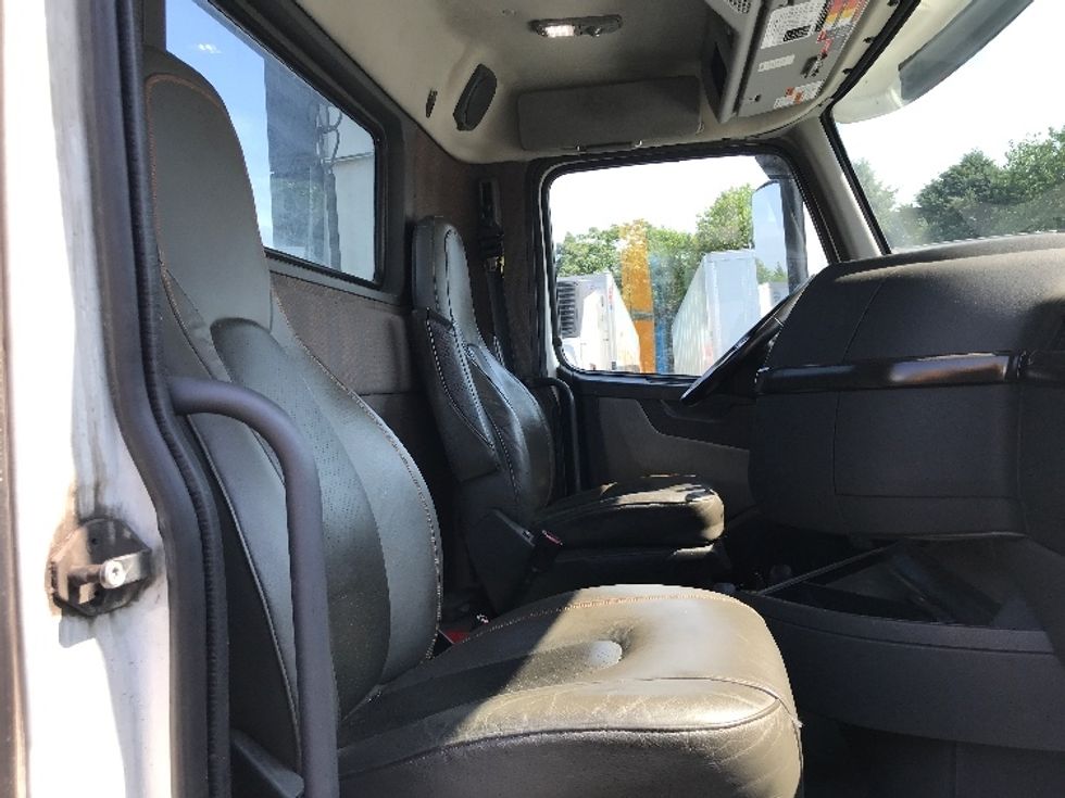 Day Cab Tractor-Heavy Duty Tractors-Volvo-2020-VNL64T300-Lancaster-PA-308,398\n\t\tmiles-$ 52,500 - Image 14