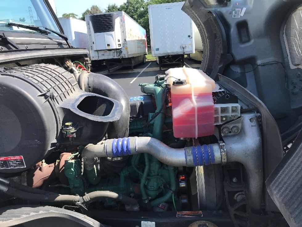 Day Cab Tractor-Heavy Duty Tractors-Volvo-2020-VNL64T300-Lancaster-PA-308,398\n\t\tmiles-$ 52,500 - Image 15