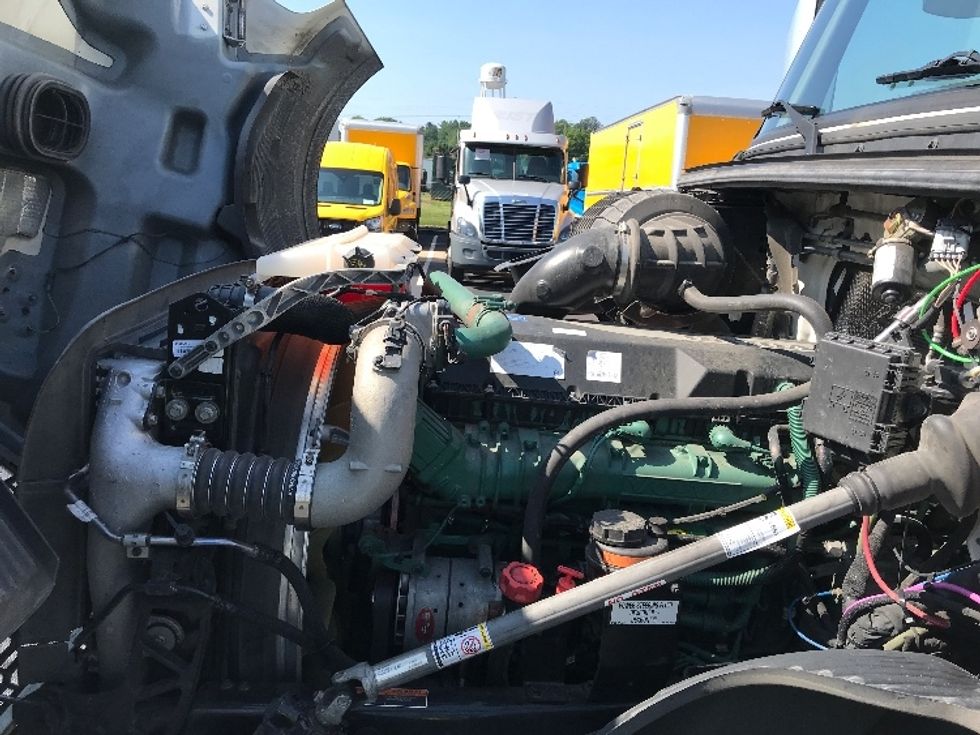 Day Cab Tractor-Heavy Duty Tractors-Volvo-2020-VNL64T300-Lancaster-PA-308,398\n\t\tmiles-$ 52,500 - Image 16