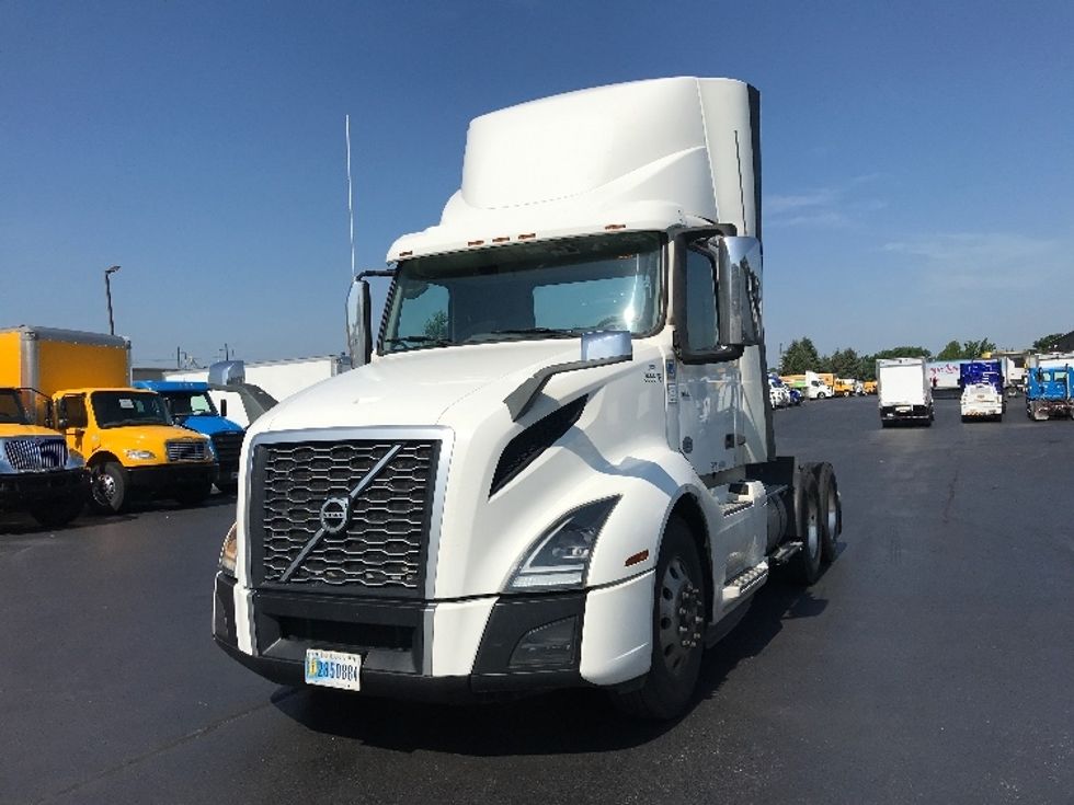 Day Cab Tractor-Heavy Duty Tractors-Volvo-2020-VNL64T300-Lancaster-PA-308,398\n\t\tmiles-$ 52,500 - Image 3