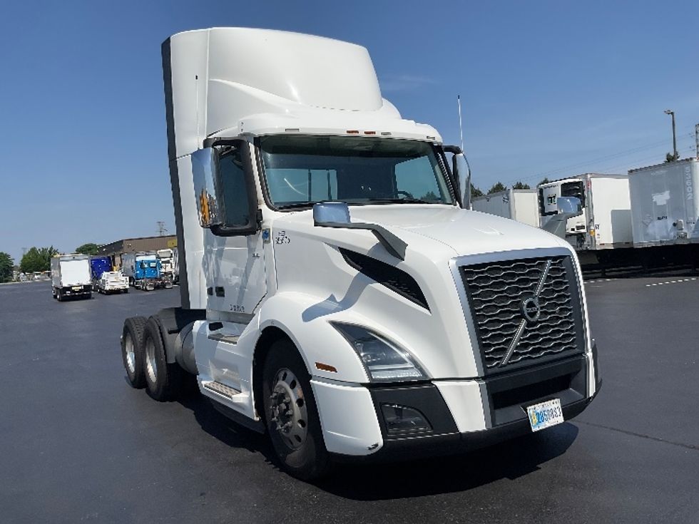 Day Cab Tractor-Heavy Duty Tractors-Volvo-2020-VNL64T300-Lancaster-PA-331,739\n\t\tmiles-$ 51,500 - Image 1