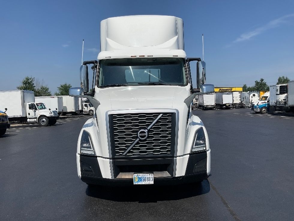 Day Cab Tractor-Heavy Duty Tractors-Volvo-2020-VNL64T300-Lancaster-PA-331,739\n\t\tmiles-$ 51,500 - Image 2